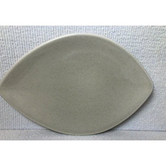 Set of 4 Pfaltzgraff Cappuccino 11 3/4" x 8" Leaf Shaped Buffet Plates - Picture 2 of 4